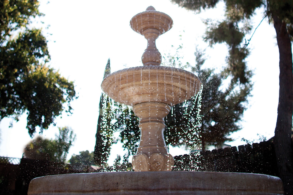 visalia post acute fountain out front